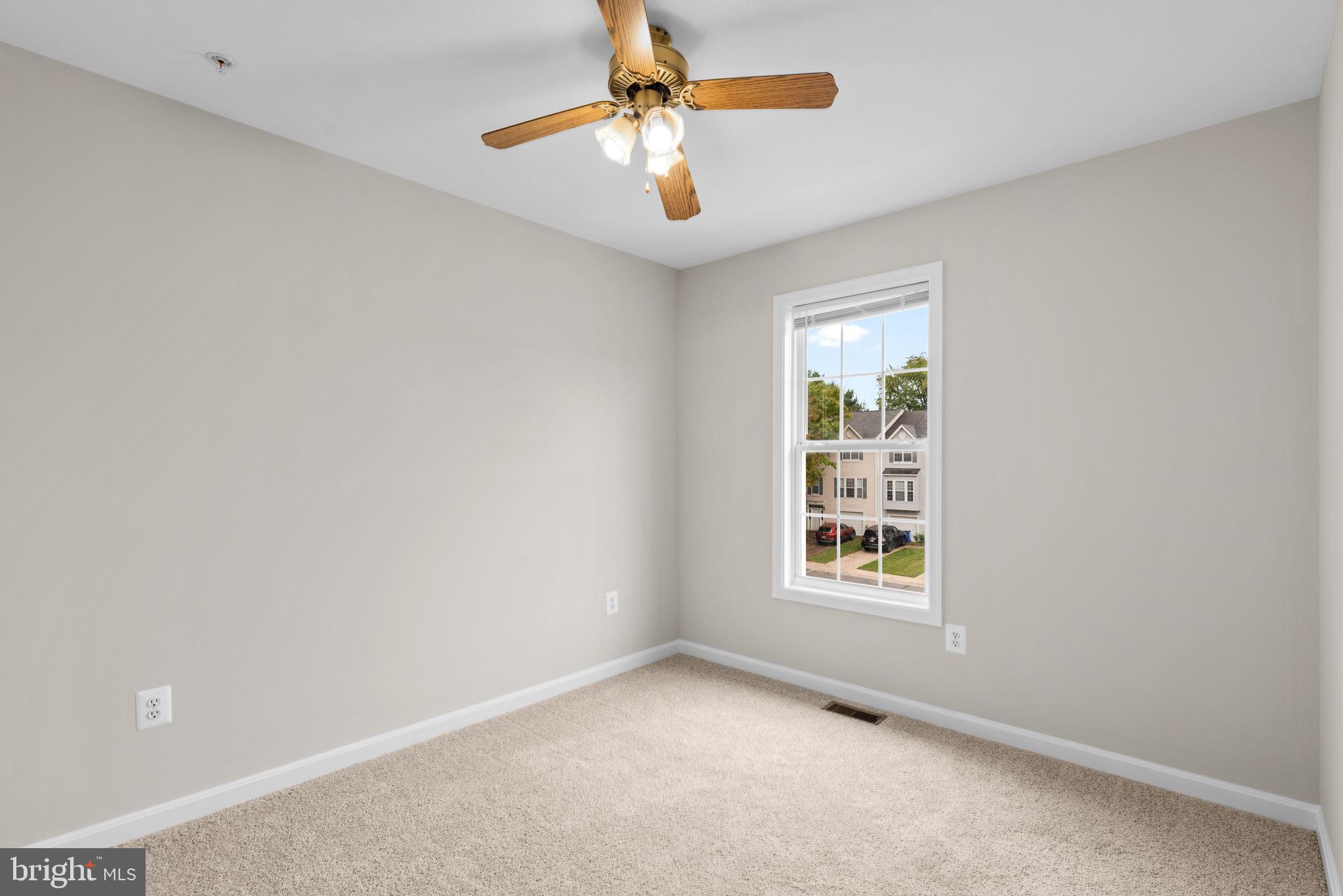 EMERALD KNOLLS - Residential