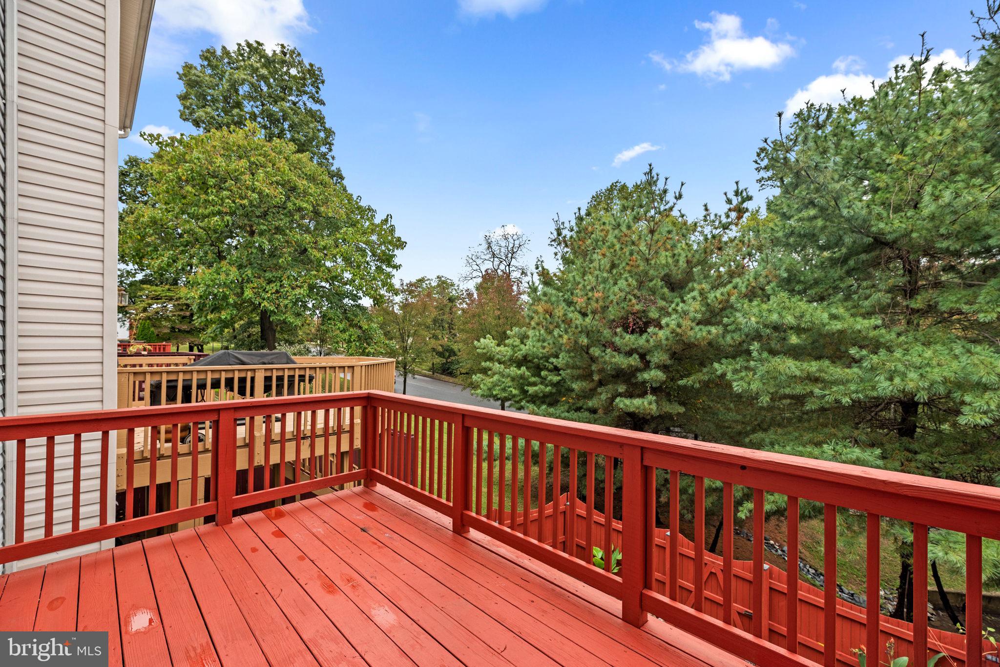 EMERALD KNOLLS - Residential