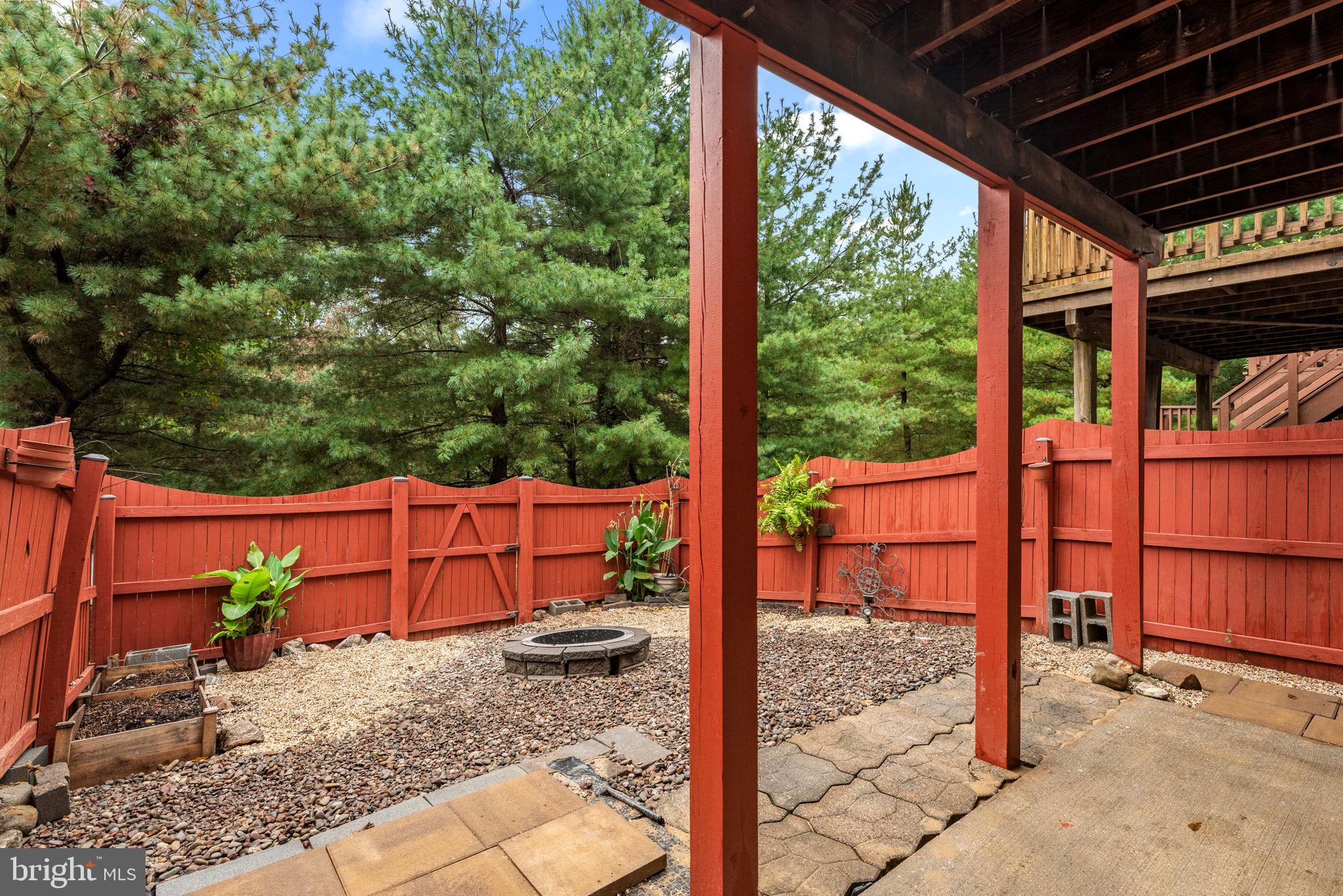 EMERALD KNOLLS - Residential