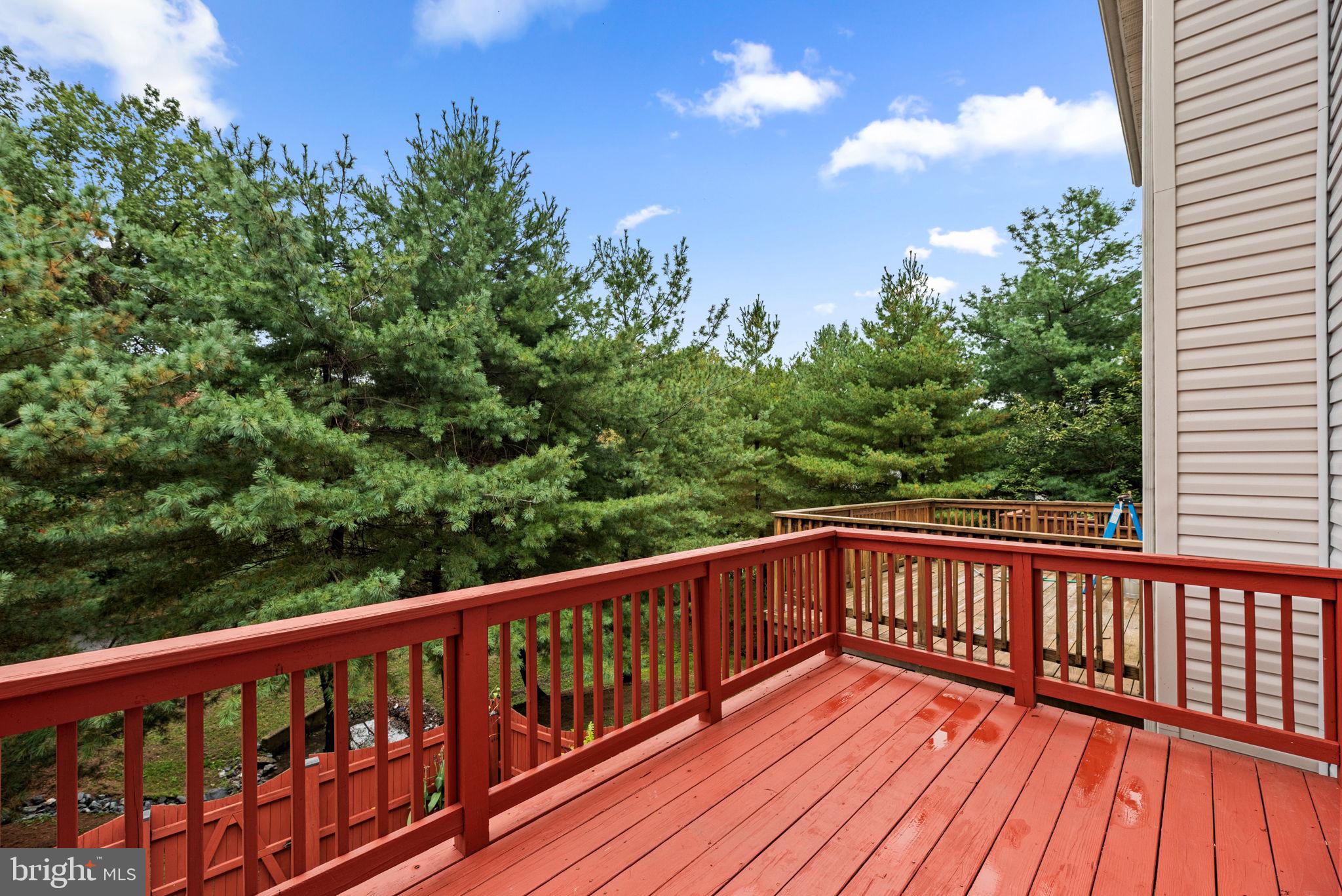 EMERALD KNOLLS - Residential