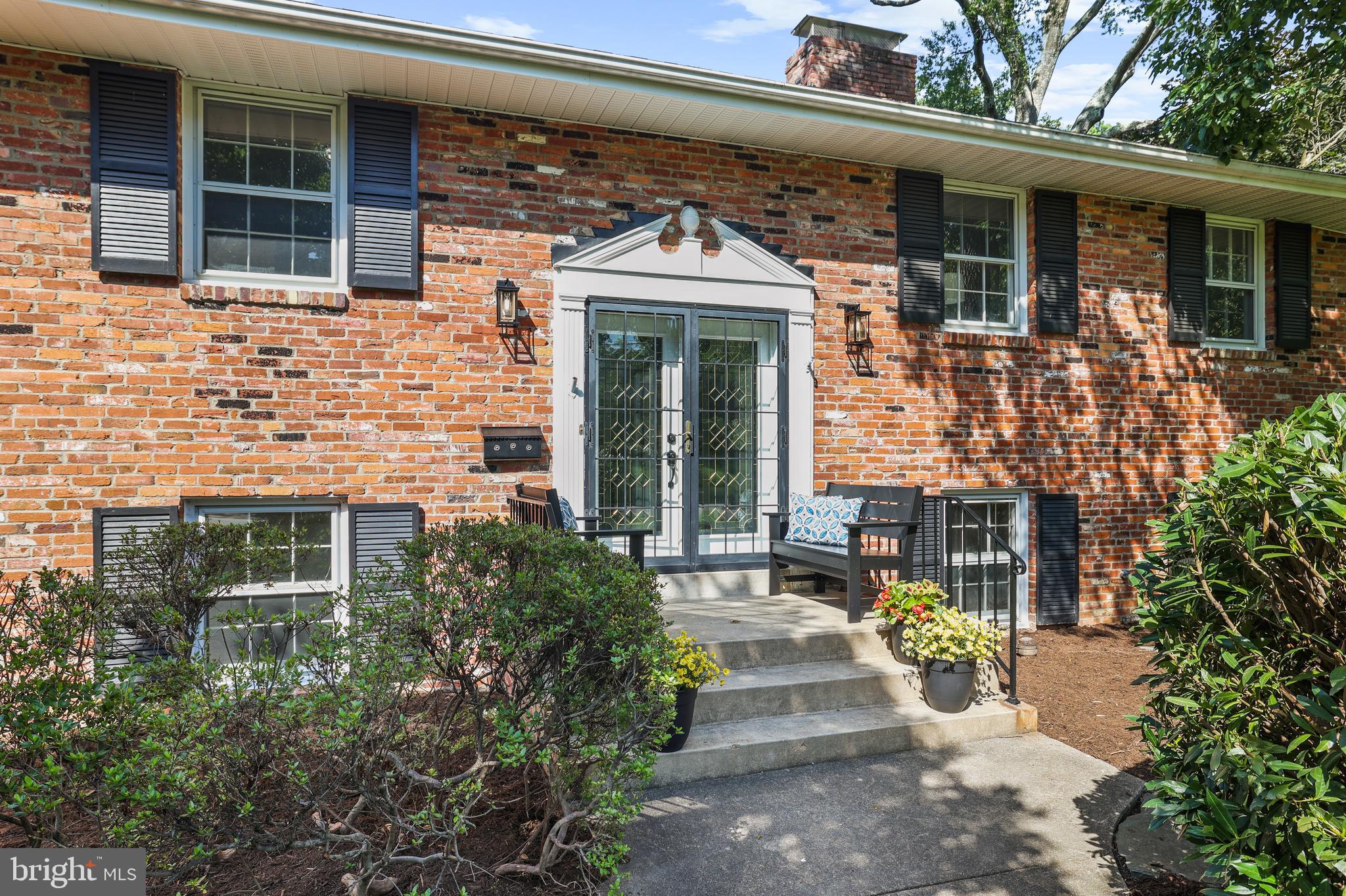 906 DANTON LANE