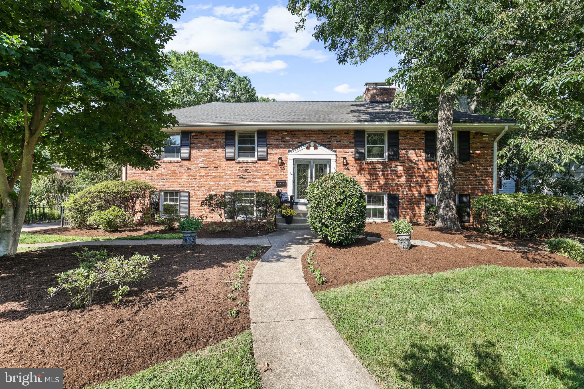 906 DANTON LANE