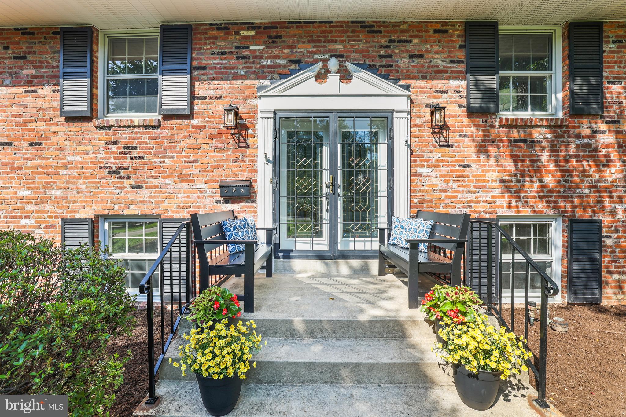 906 DANTON LANE