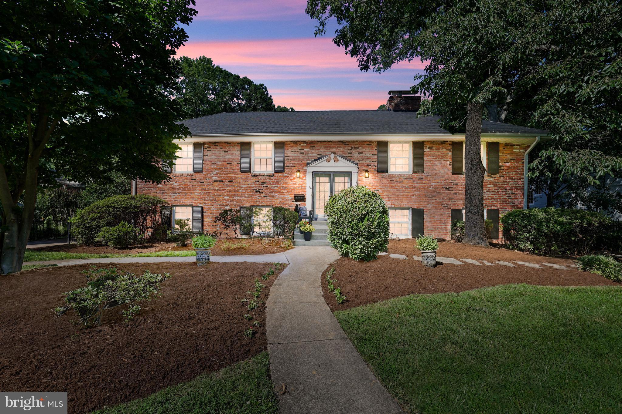 906 DANTON LANE