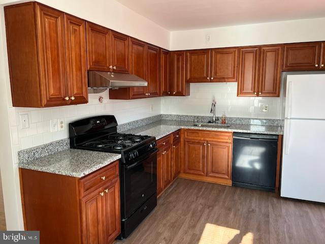 HALLFIELD MANOR - Residential Lease