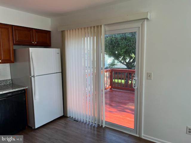 HALLFIELD MANOR - Residential Lease