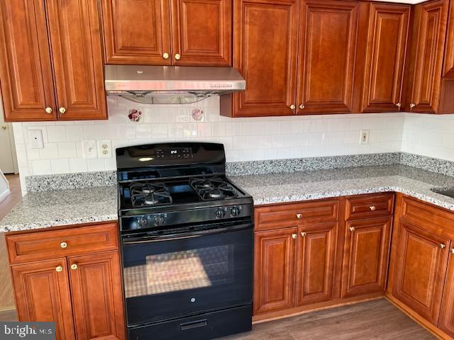 HALLFIELD MANOR - Residential Lease