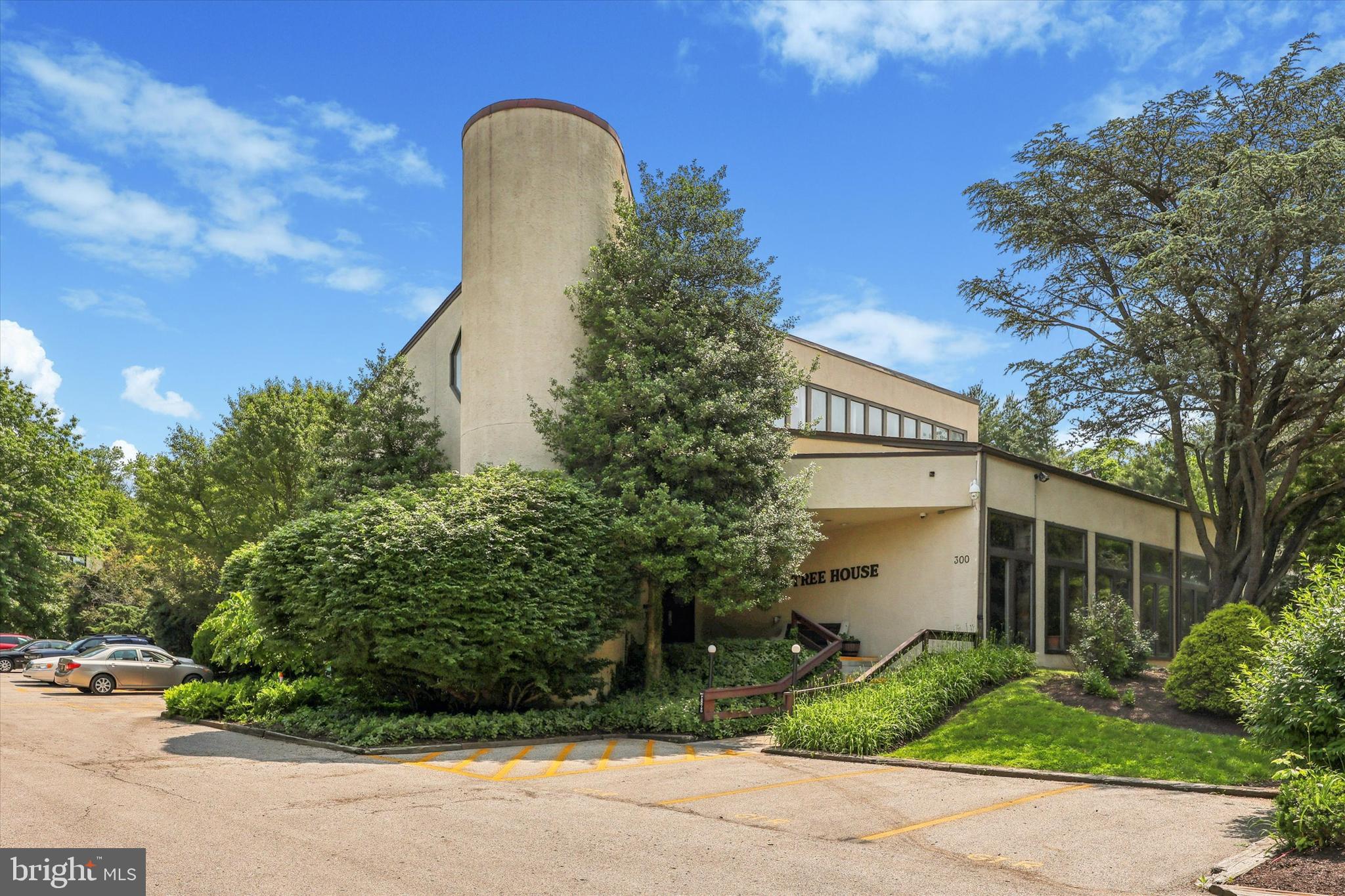 ROXBOROUGH - Residential