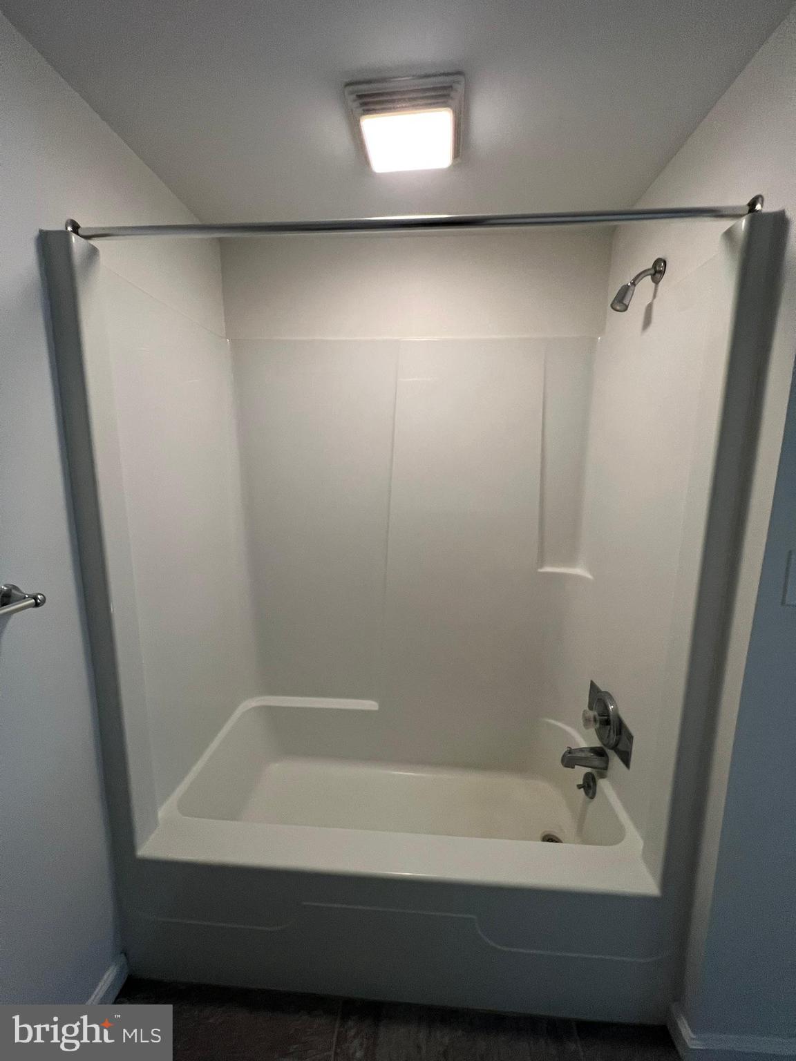 NEWTOWN SQ - Residential Lease