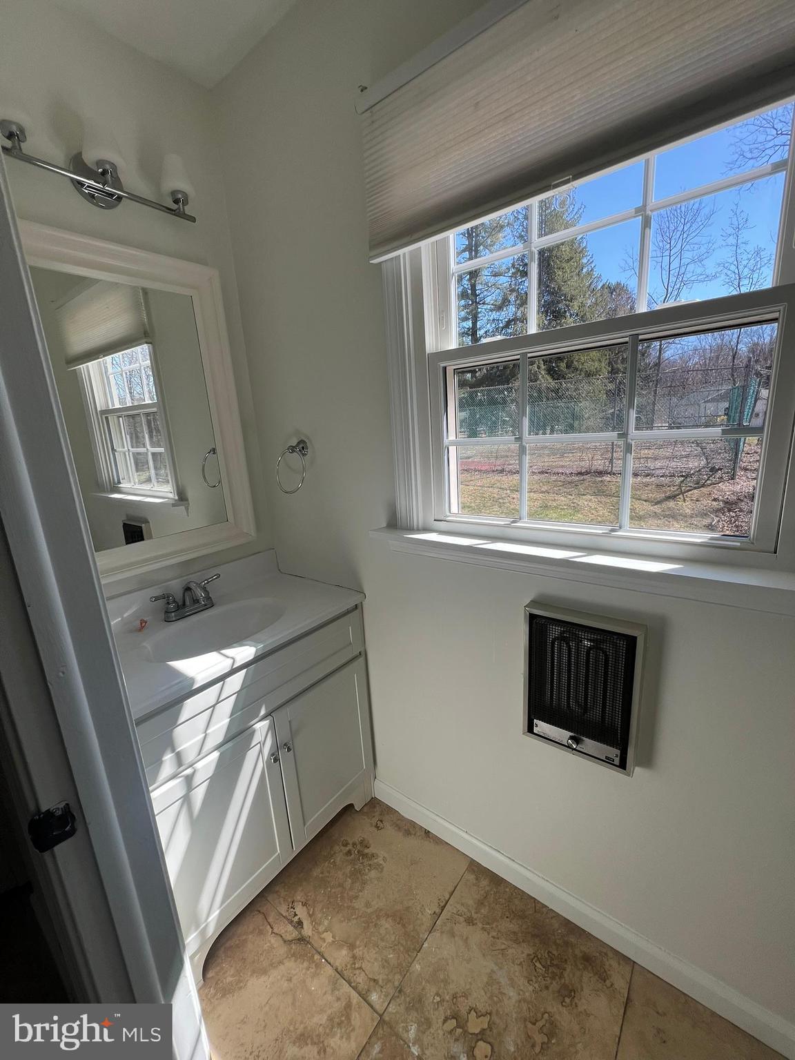 NEWTOWN SQ - Residential Lease