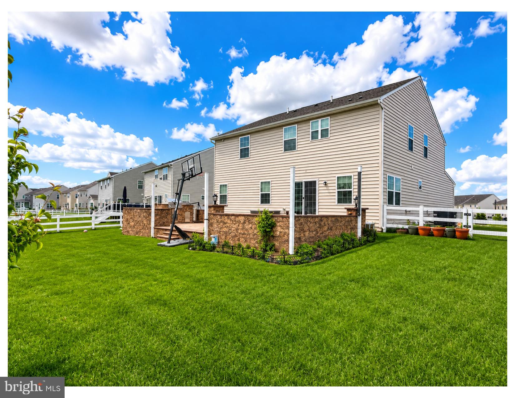 805 LLANELLI DRIVE