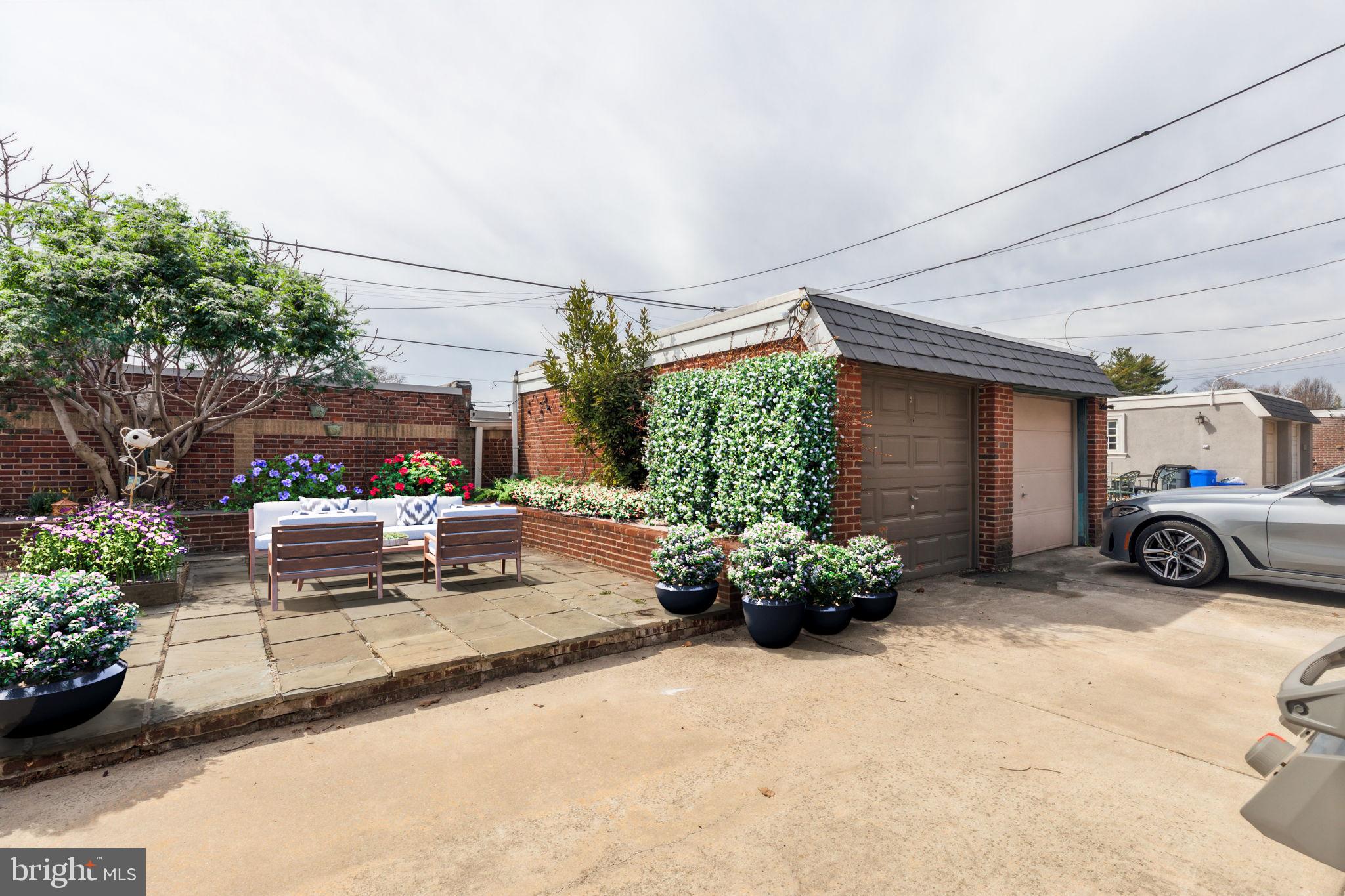 GIRARD ESTATES - Residential