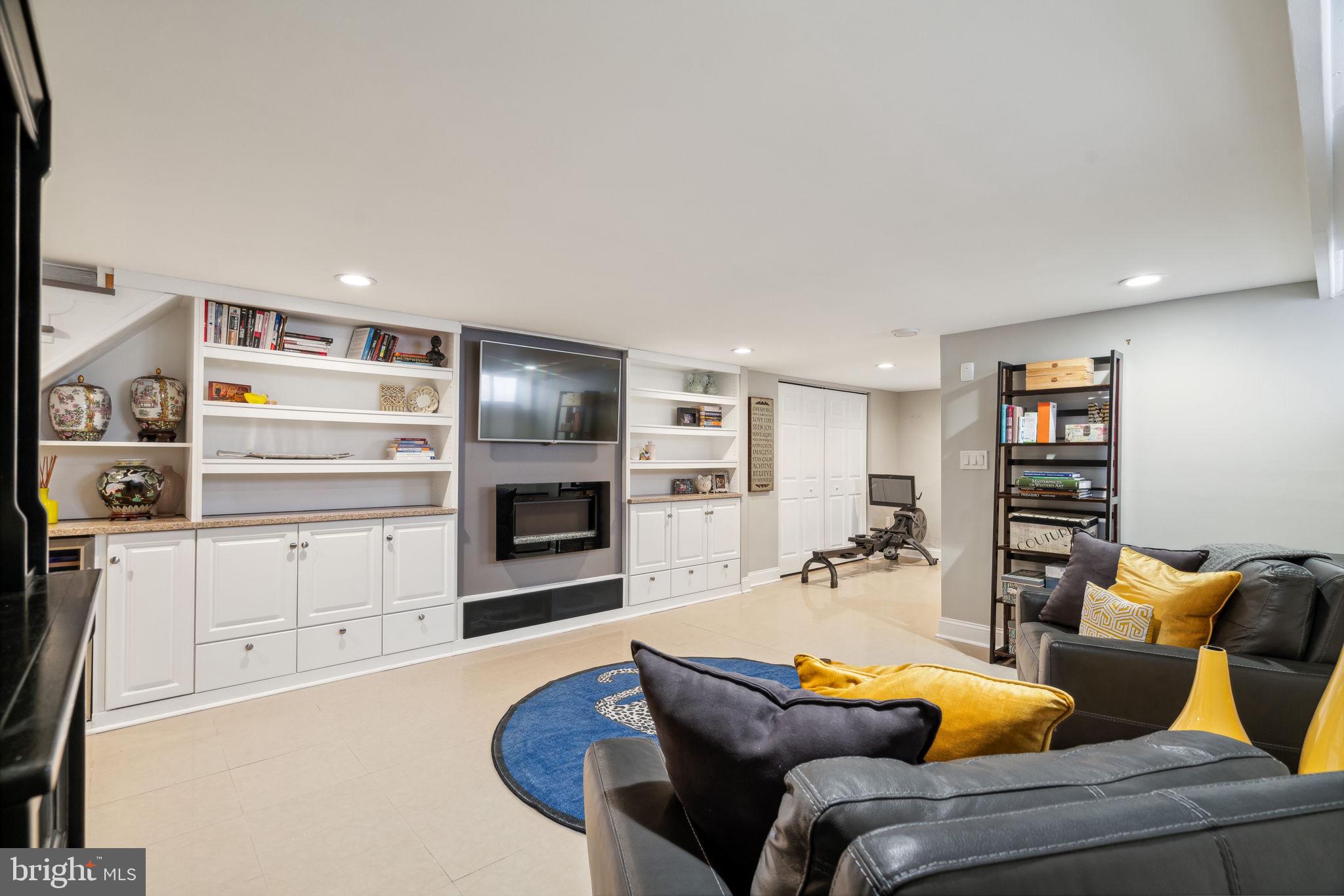 GIRARD ESTATES - Residential