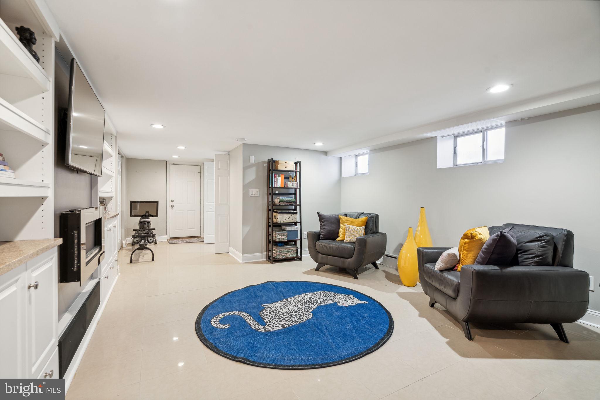 GIRARD ESTATES - Residential