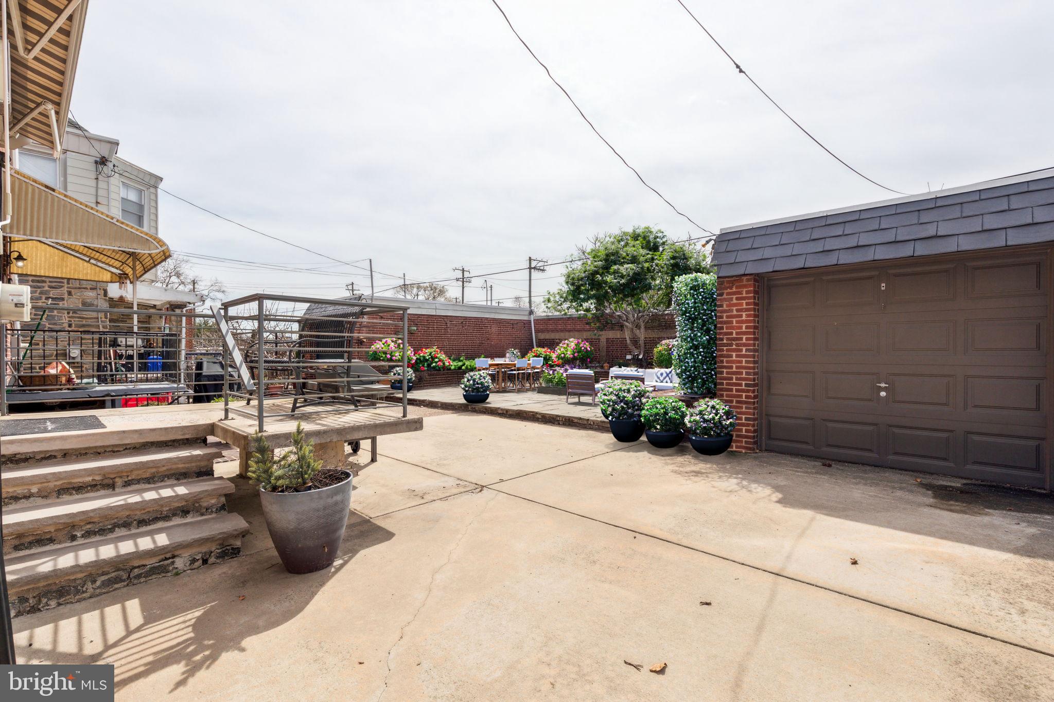 GIRARD ESTATES - Residential