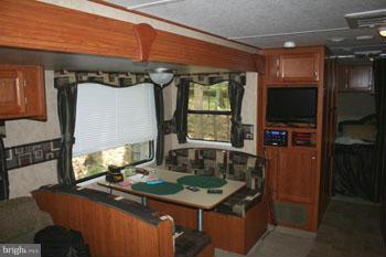 ROUSE MOUNTAIN - Land