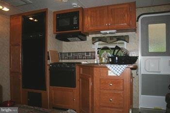 ROUSE MOUNTAIN - Land