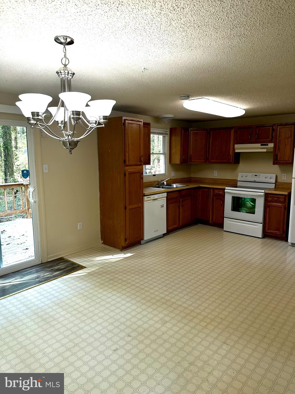 DRUM POINT - Residential Lease