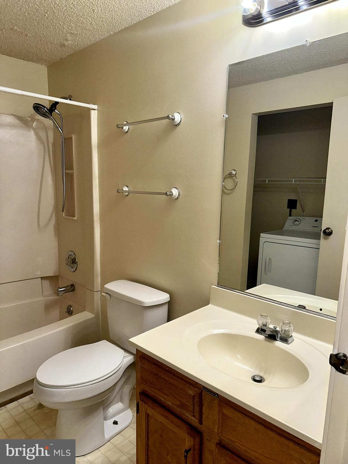 DRUM POINT - Residential Lease