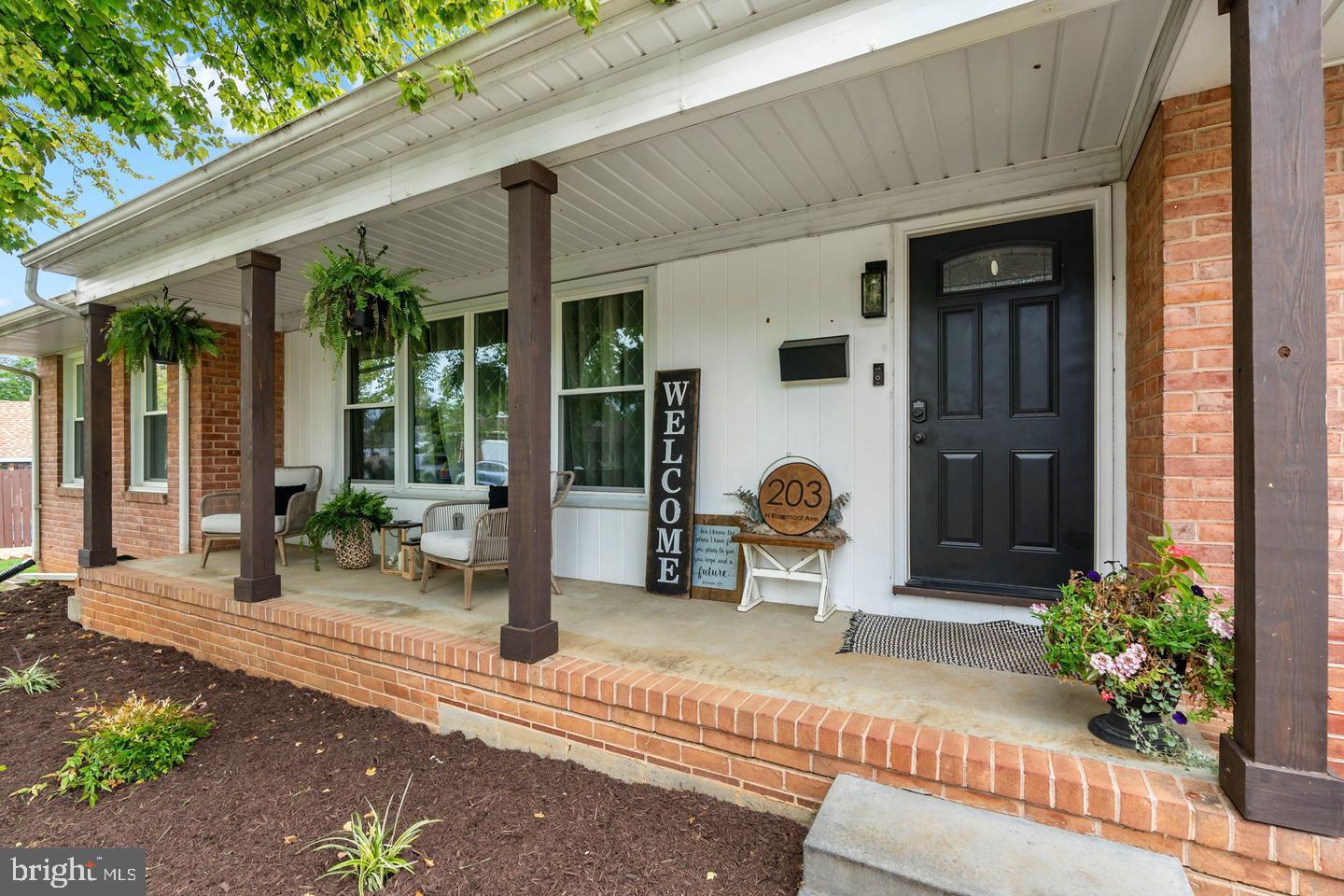 203 N ROSEMONT AVENUE
