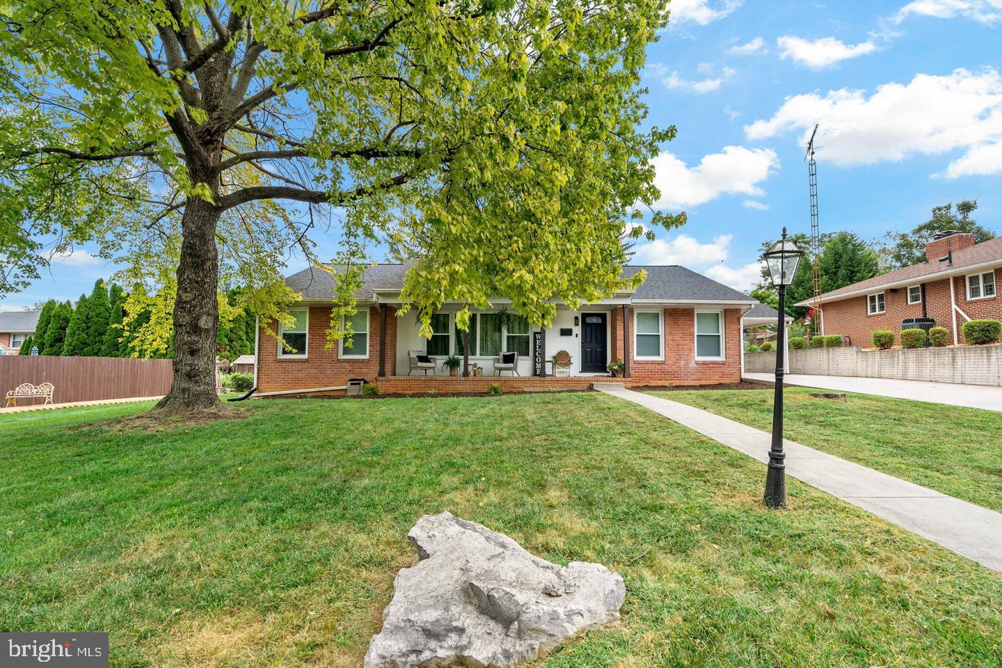 203 N ROSEMONT AVENUE