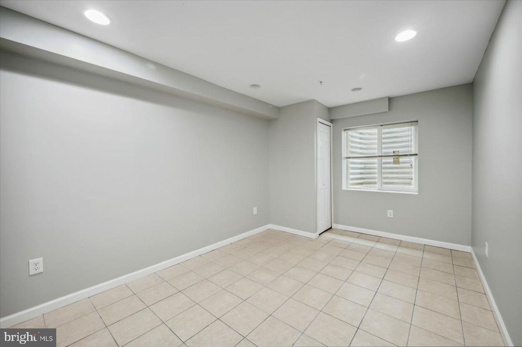 WASHINGTON SQ WEST - Residential Income