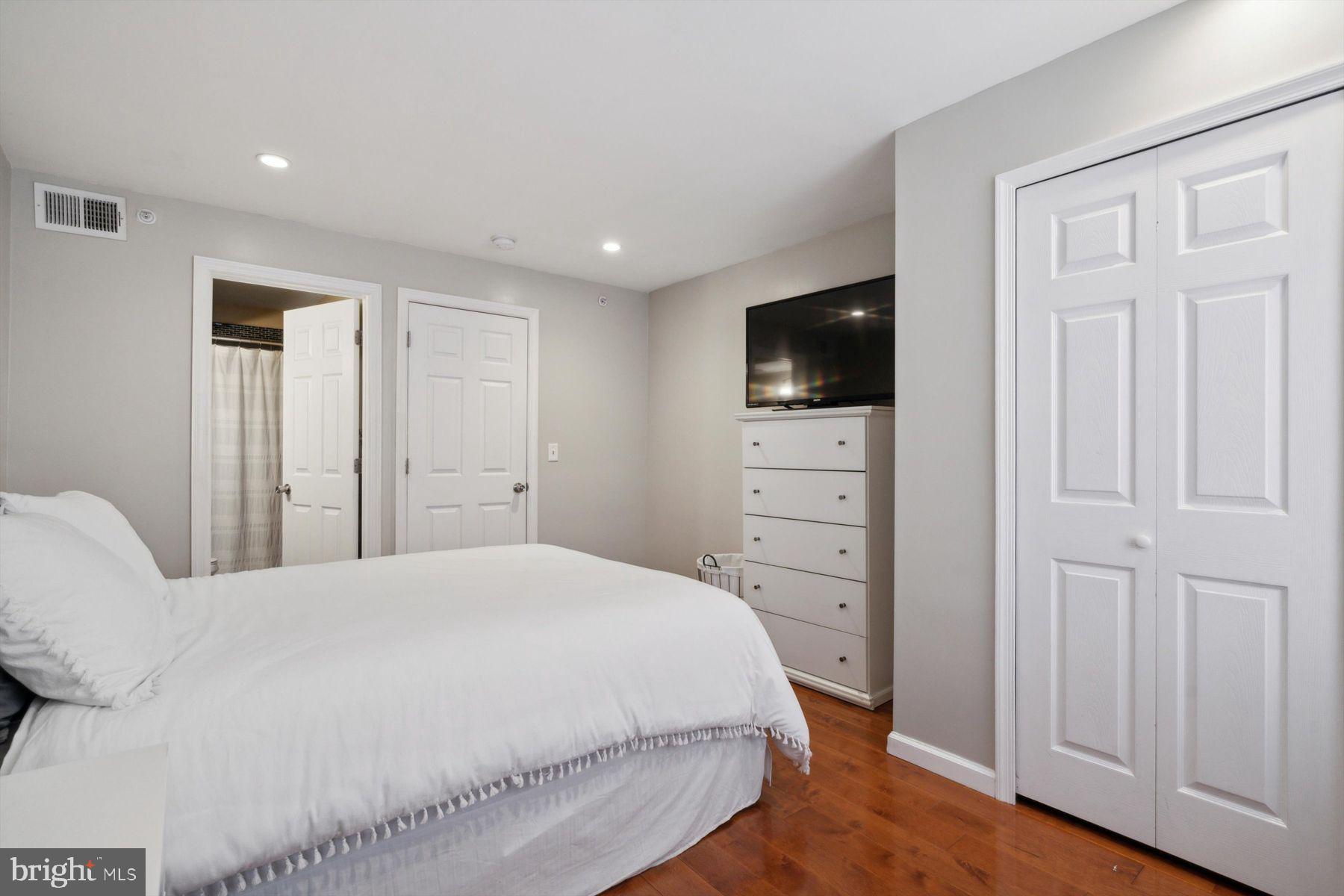 WASHINGTON SQ WEST - Residential Income