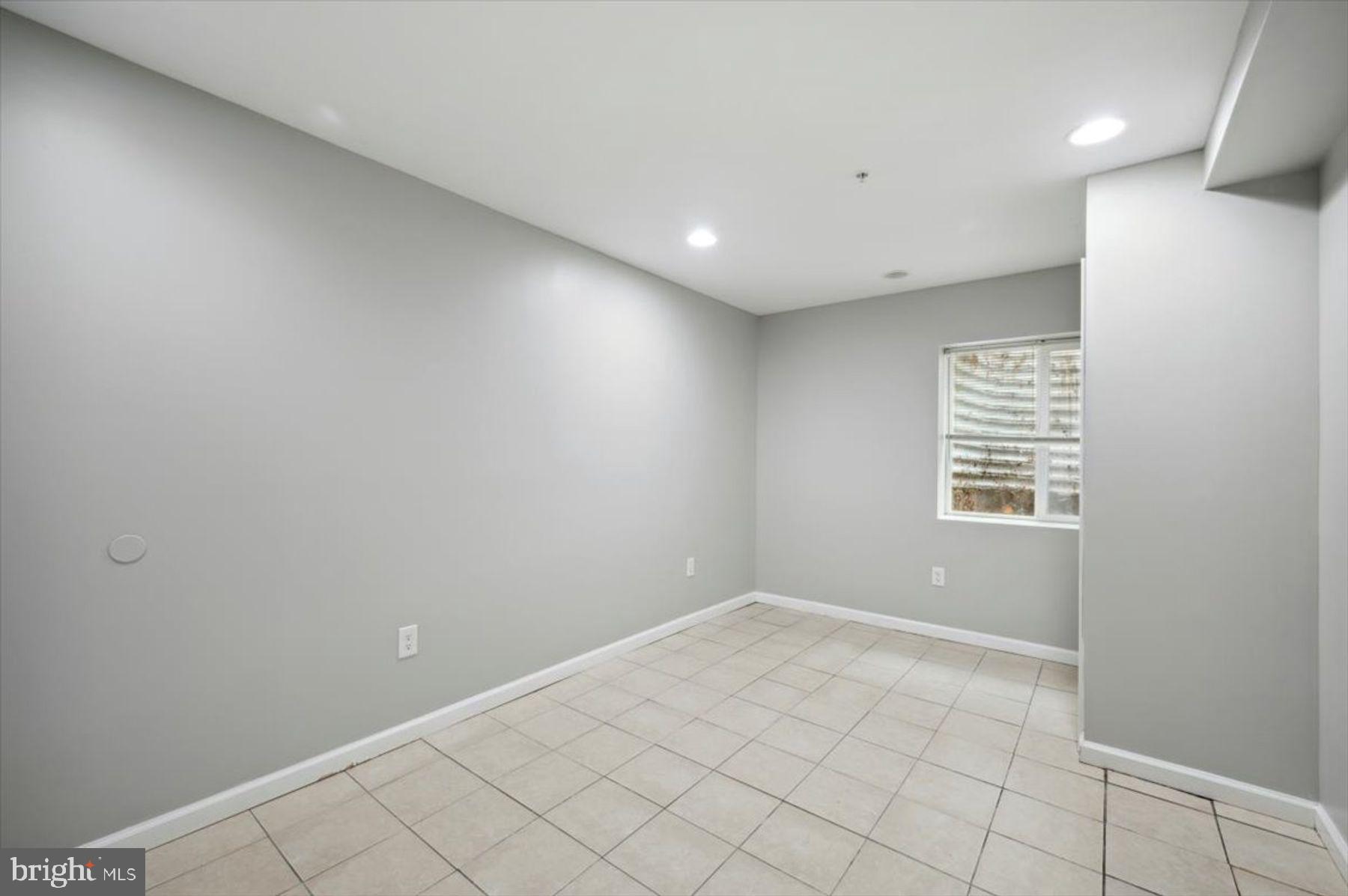 WASHINGTON SQ WEST - Residential Income