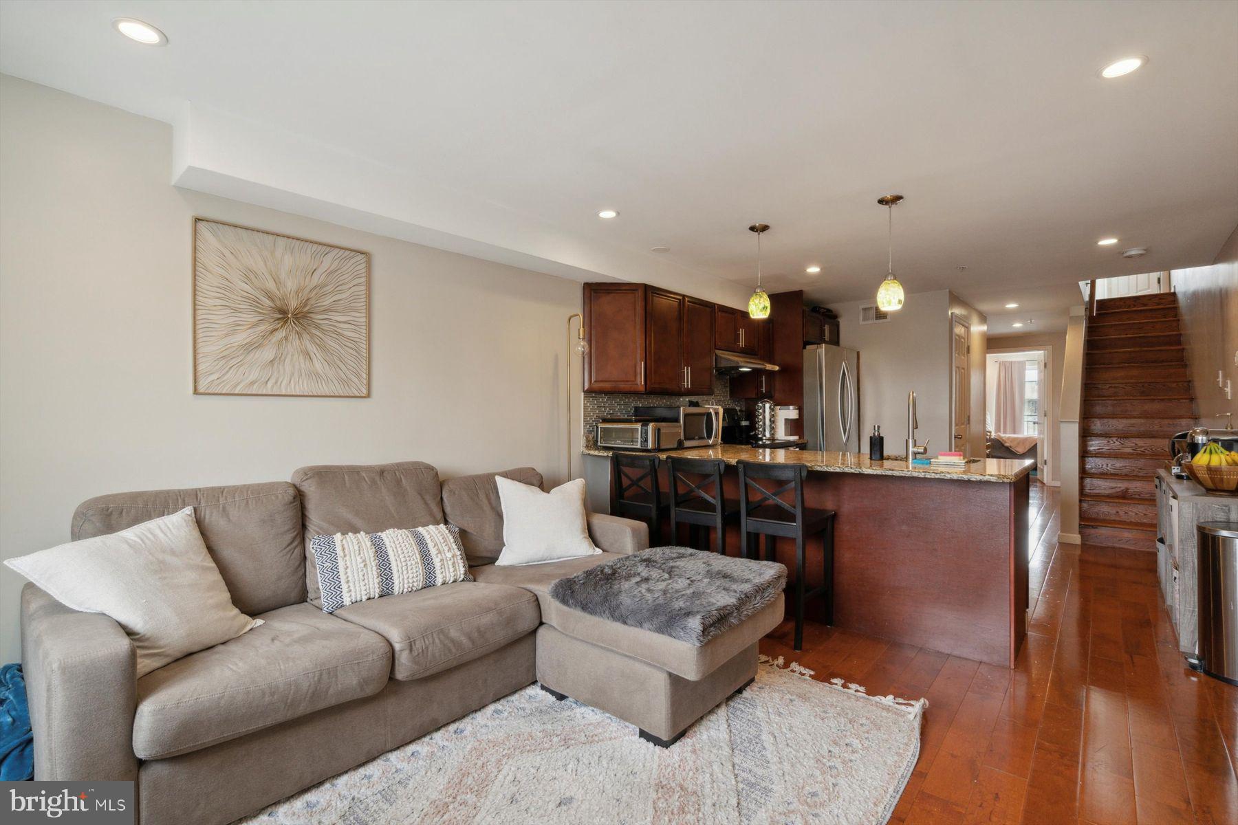 WASHINGTON SQ WEST - Residential Income