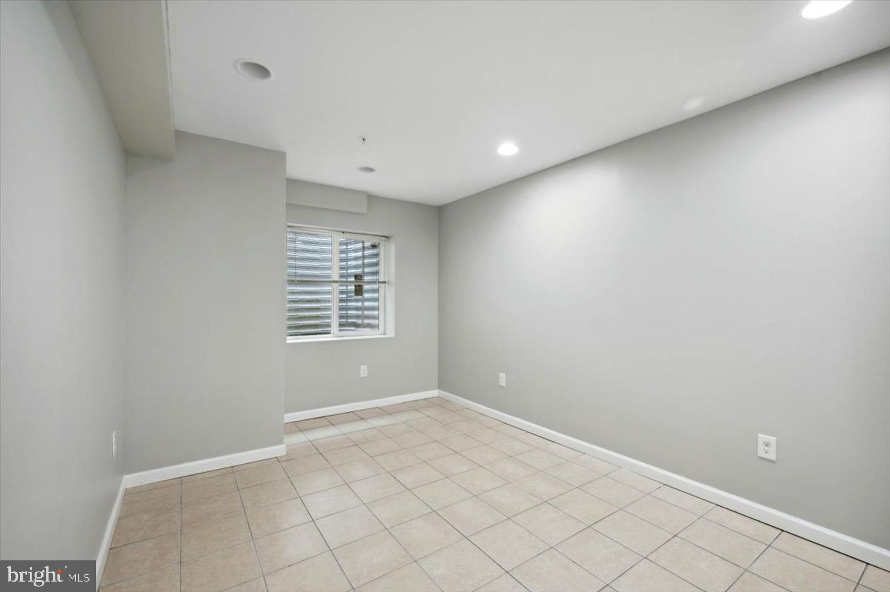 WASHINGTON SQ WEST - Residential Income