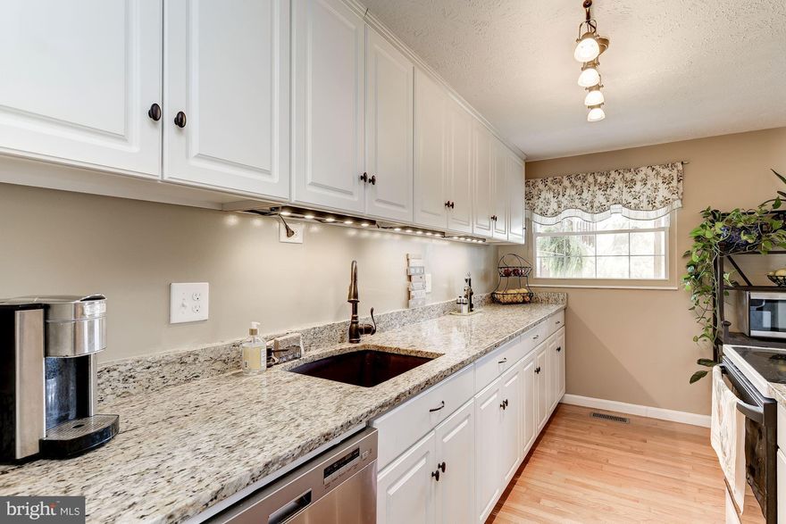 Over $20k in recent renovations!! Freshly painted throughout! Kitchen Remodeled with white cabinets, granite couters; Stainless Steel Fridge & Dishwasher. Updated Family Room w/Fireplace.New Drywall, Insulation, Outlets in Lower Level;Brand new carpet/pad.Space for additional bedrooms,den. Completely Remodeled Bathroom with custom tile, new vanity, toilet, tile floor. Room for two additional rooms. Separate Entrance to Lower/Level. Perfect set-up for extended family or roommate situation!  Modern home on scenic .26 acre lot, backing to nature (not on top of your neighbors)!Enjoy the views from the screened in porch. Rare find in Columbia. Carport. Don't hesitate on this one!