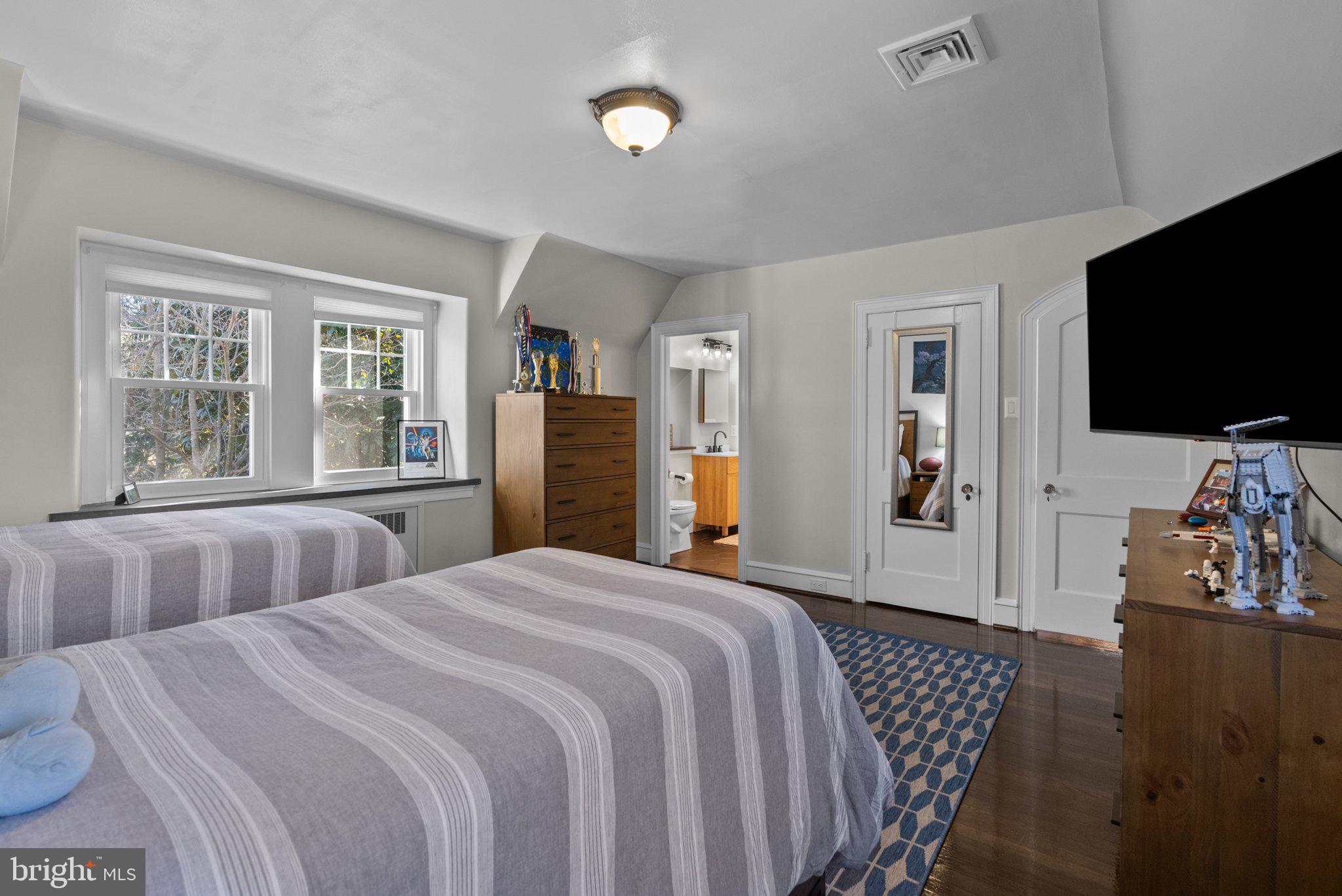 MEADOWBROOK - Residential