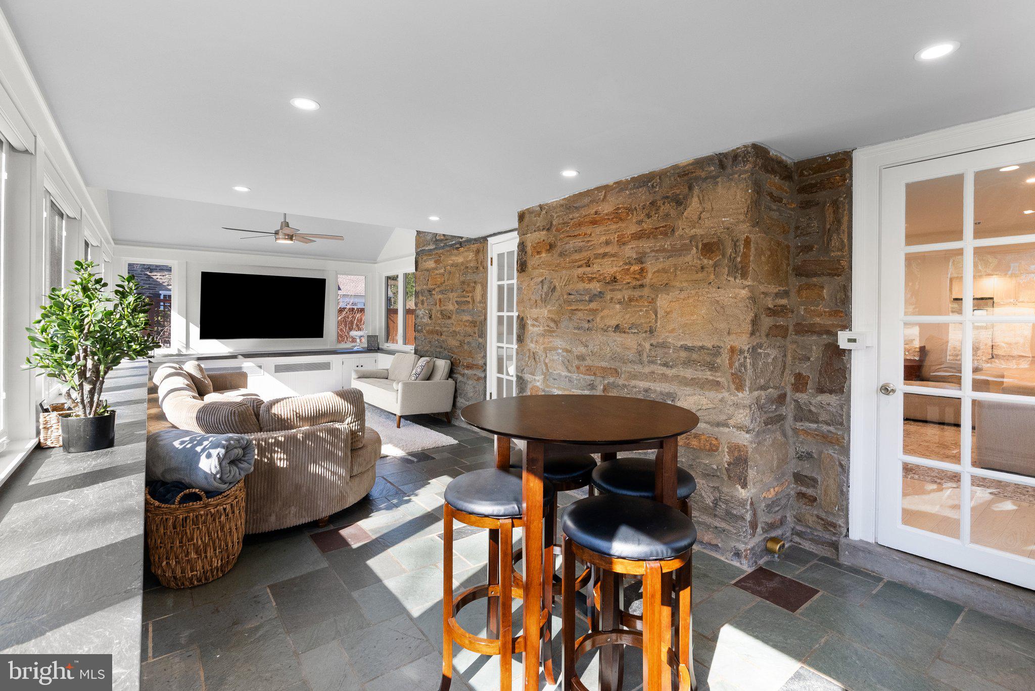 MEADOWBROOK - Residential