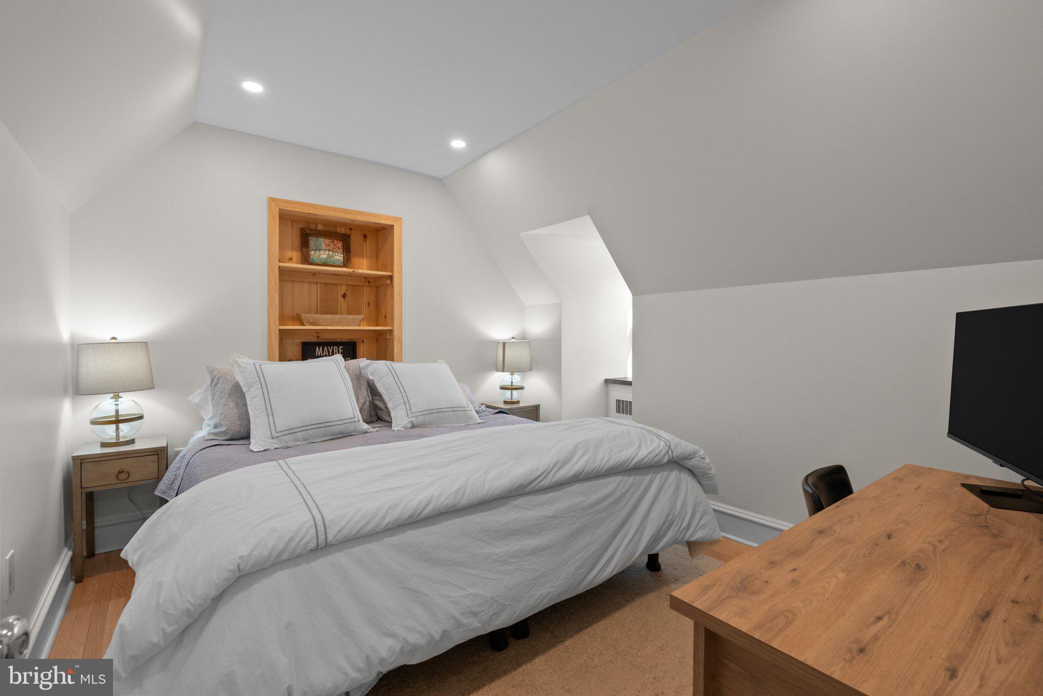 MEADOWBROOK - Residential