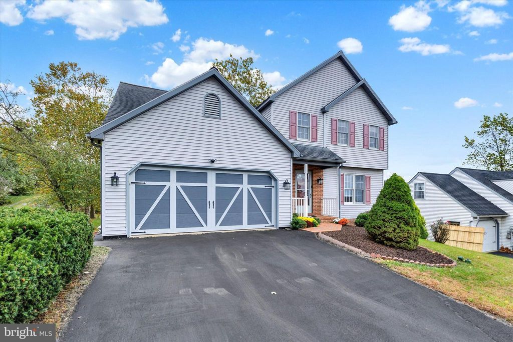 Photo of 215 Mason Drive, EPHRATA, PA 17522 (MLS # PALA2078498)