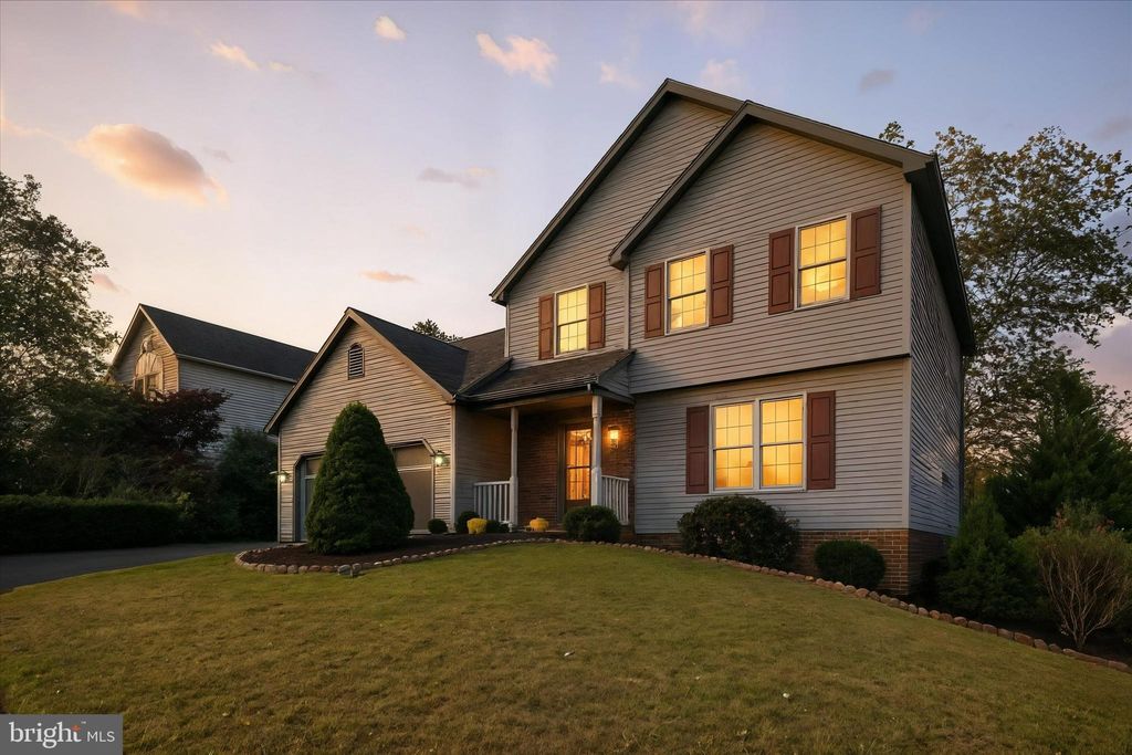 Photo of 215 Mason Drive, EPHRATA, PA 17522 (MLS # PALA2078498)