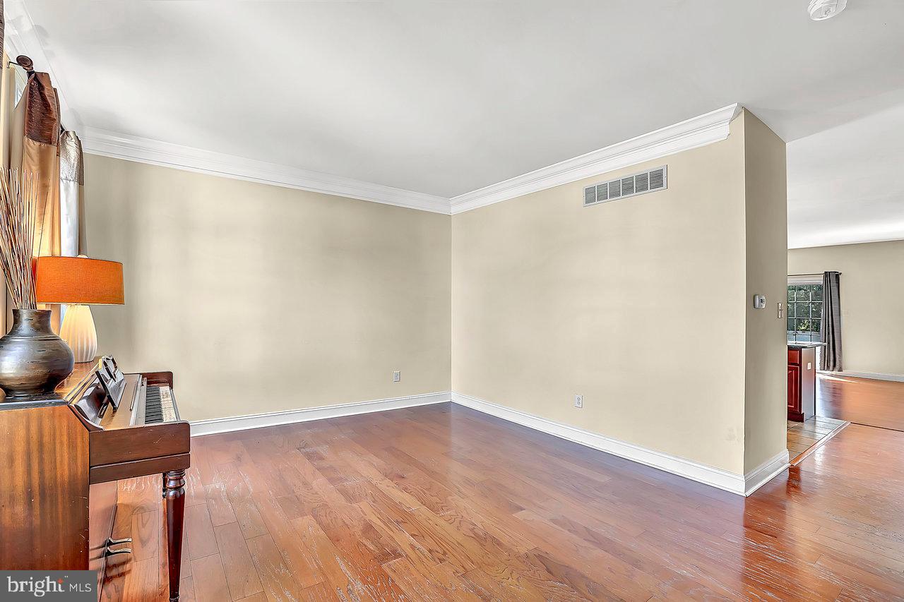 30 E 5TH STREET