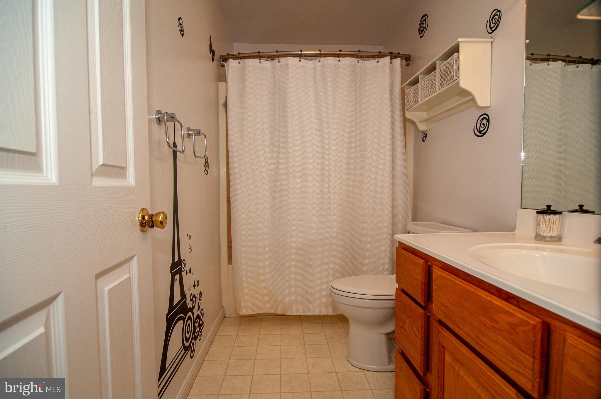 THE HOLLYS - Residential