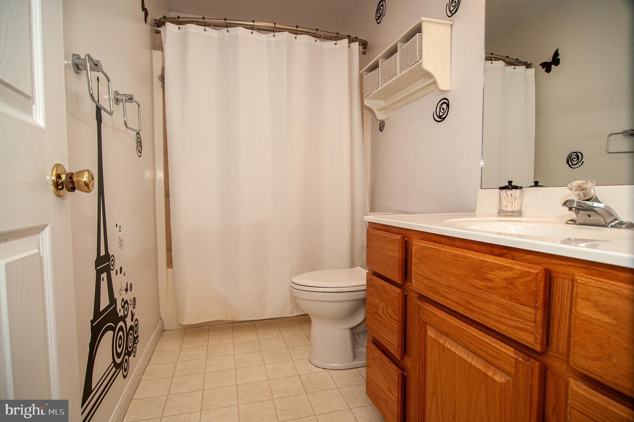 THE HOLLYS - Residential