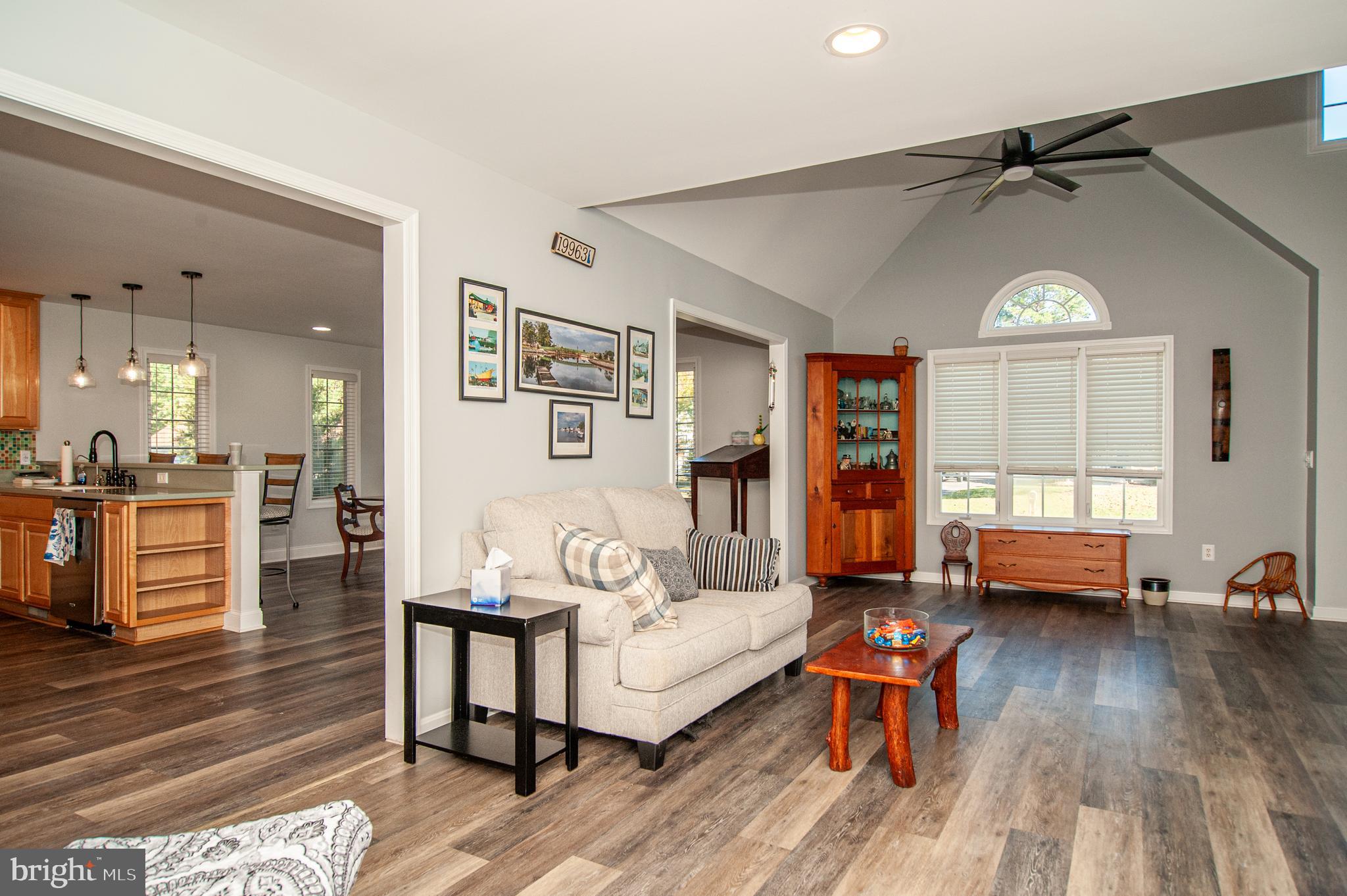 THE HOLLYS - Residential