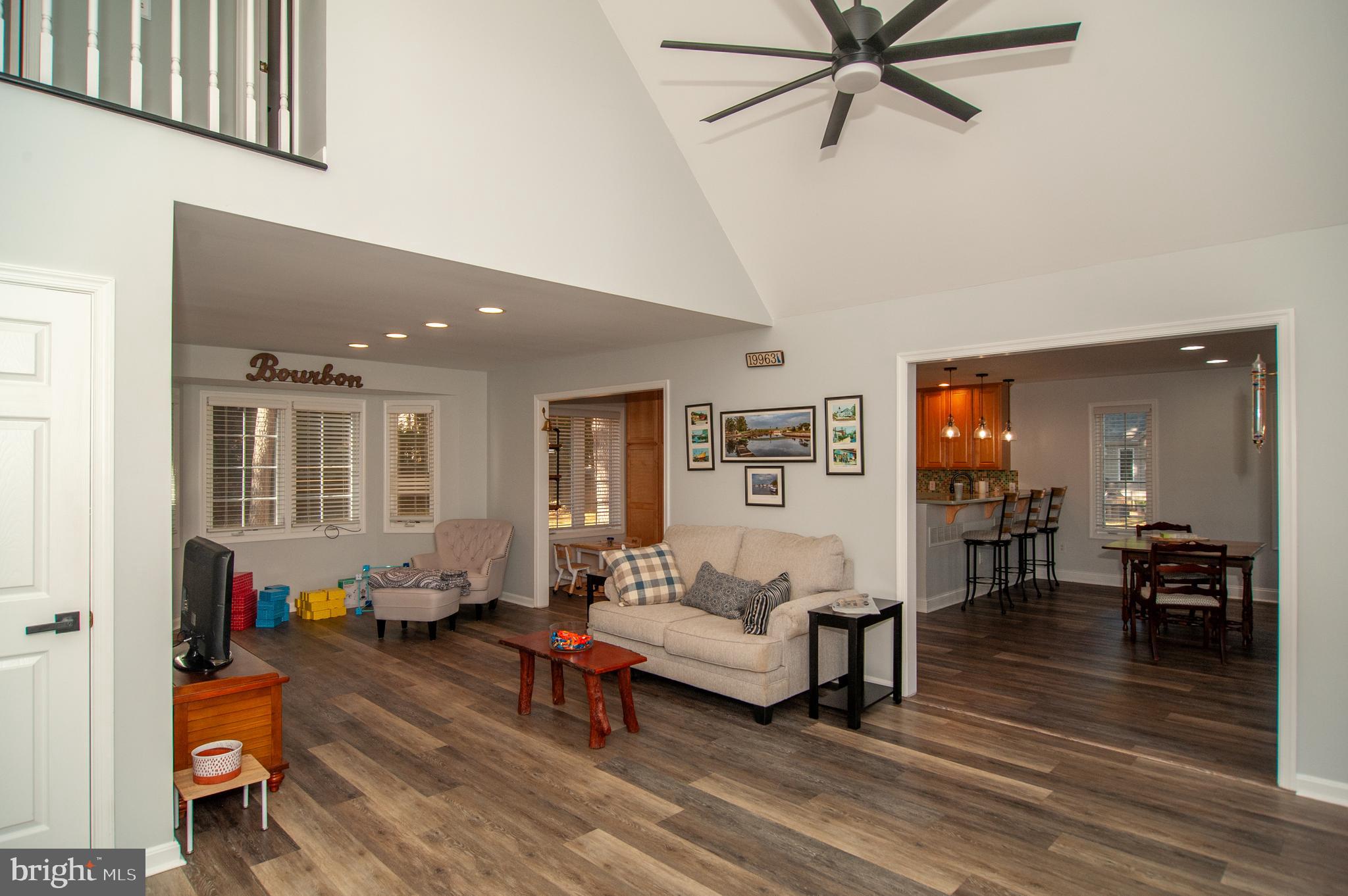 THE HOLLYS - Residential