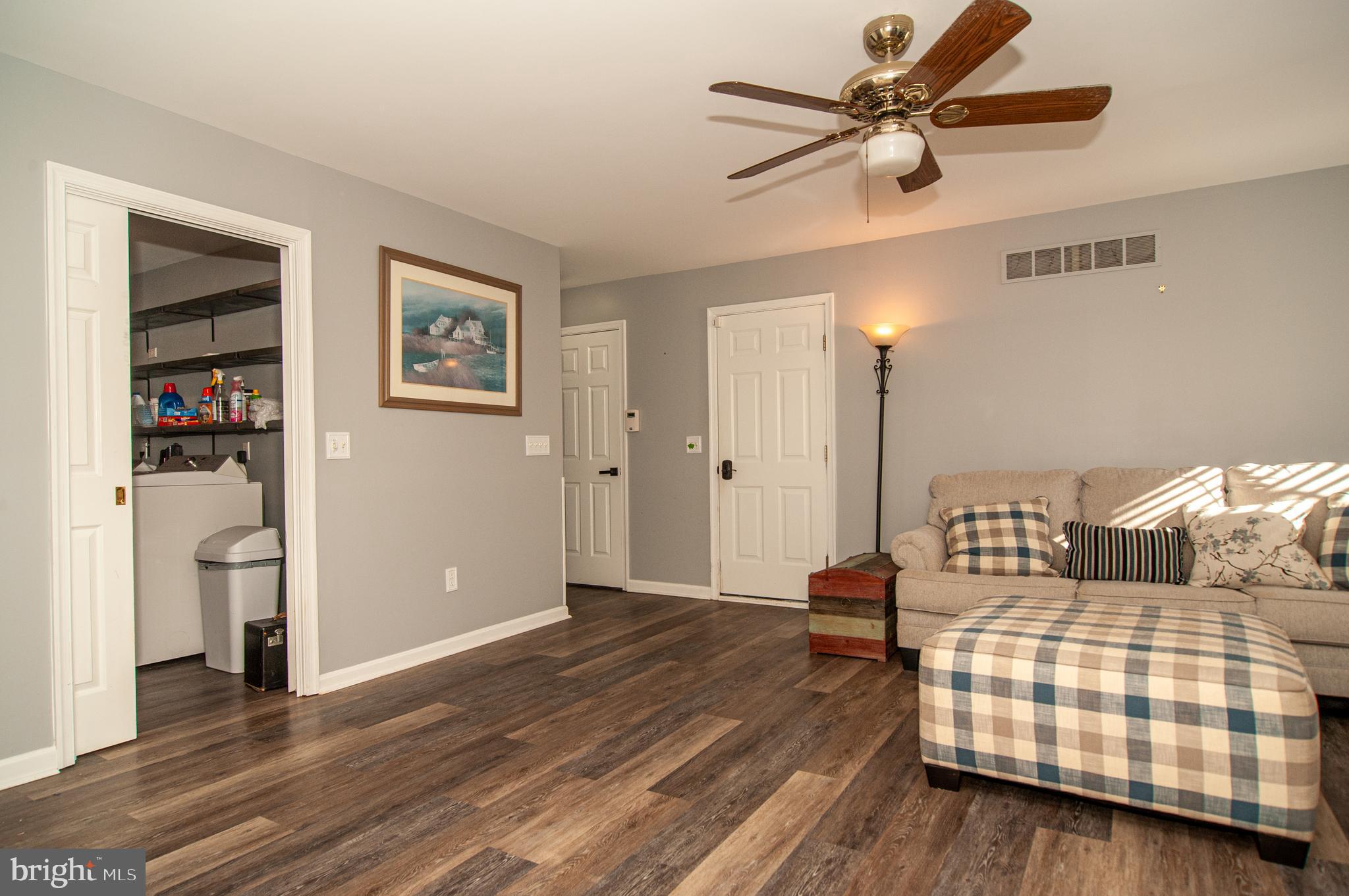 THE HOLLYS - Residential