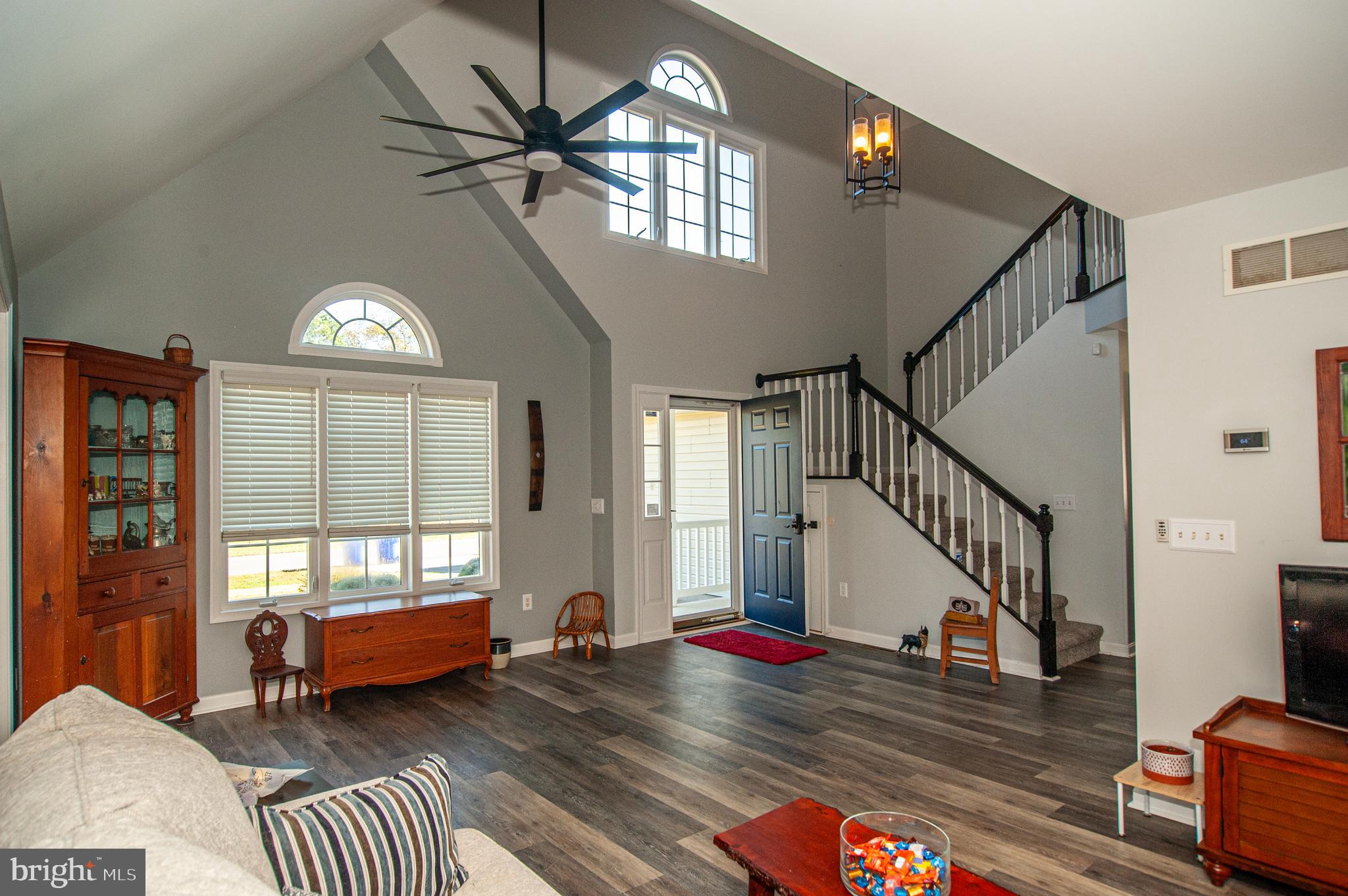 THE HOLLYS - Residential