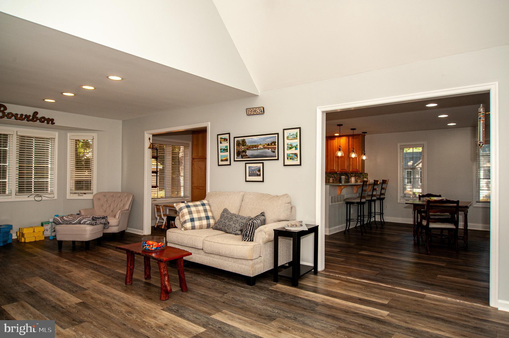 THE HOLLYS - Residential