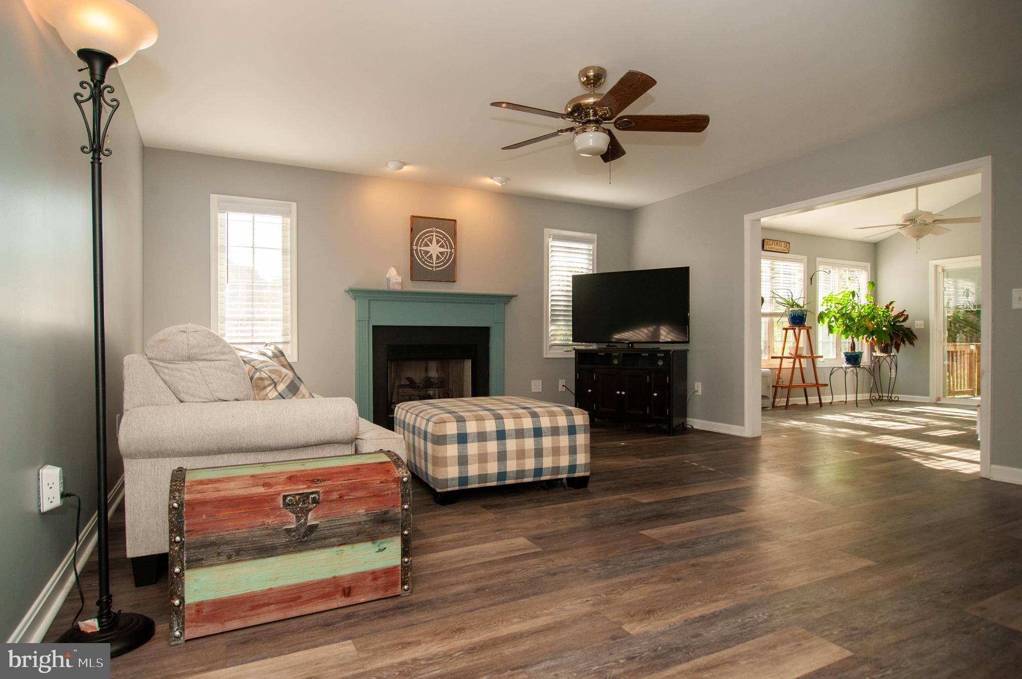 THE HOLLYS - Residential