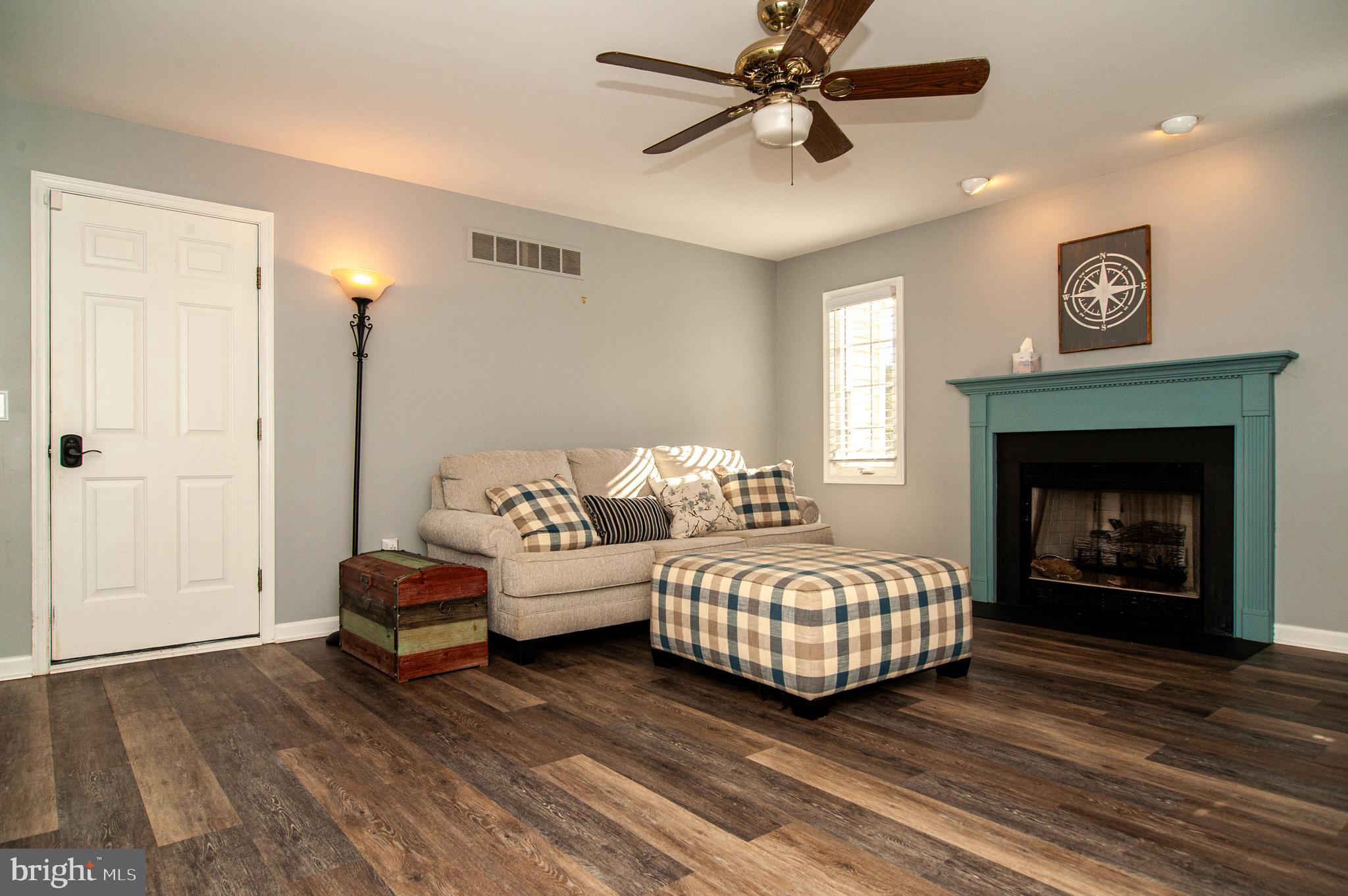 THE HOLLYS - Residential