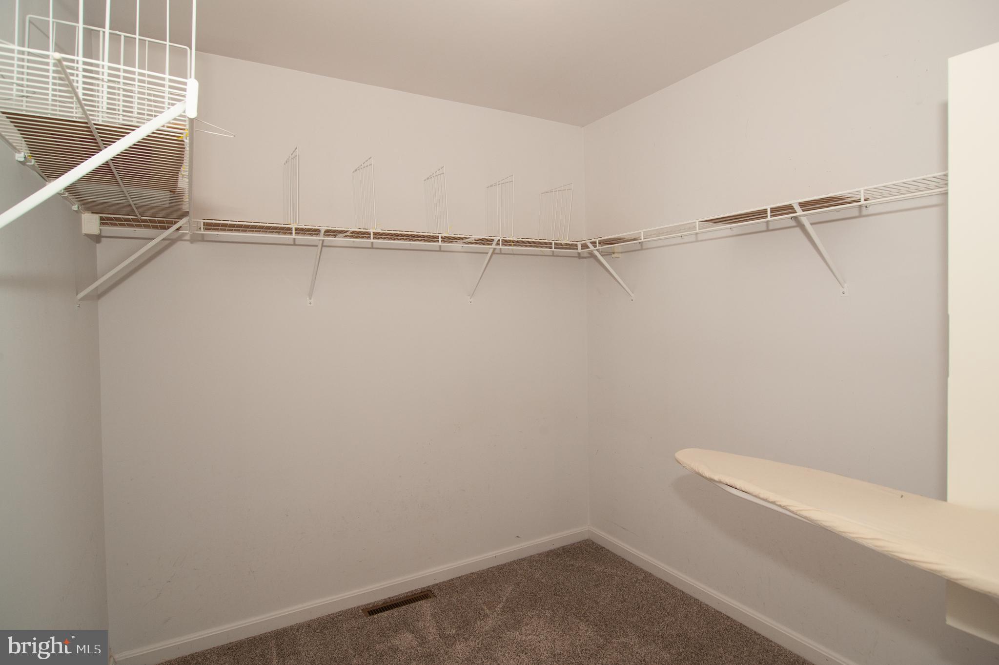 THE HOLLYS - Residential