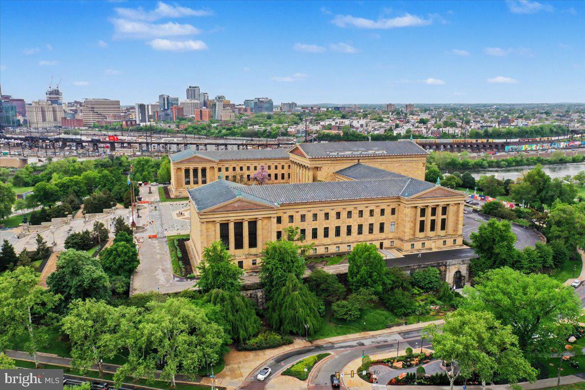 ART MUSEUM AREA - Residential