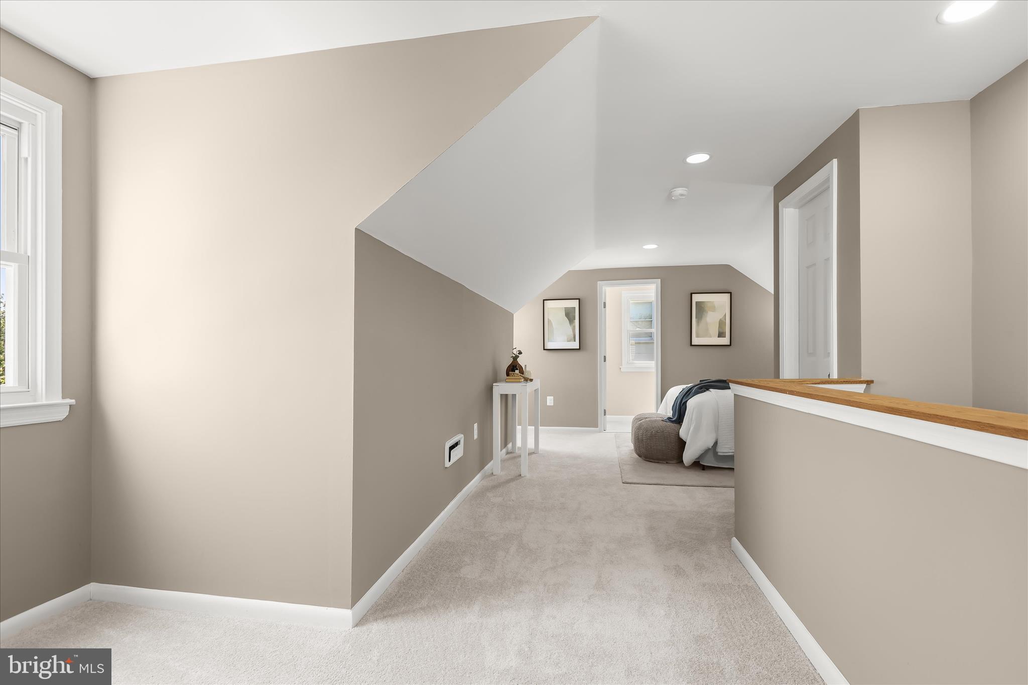 LARCHMONT MANOR - Residential