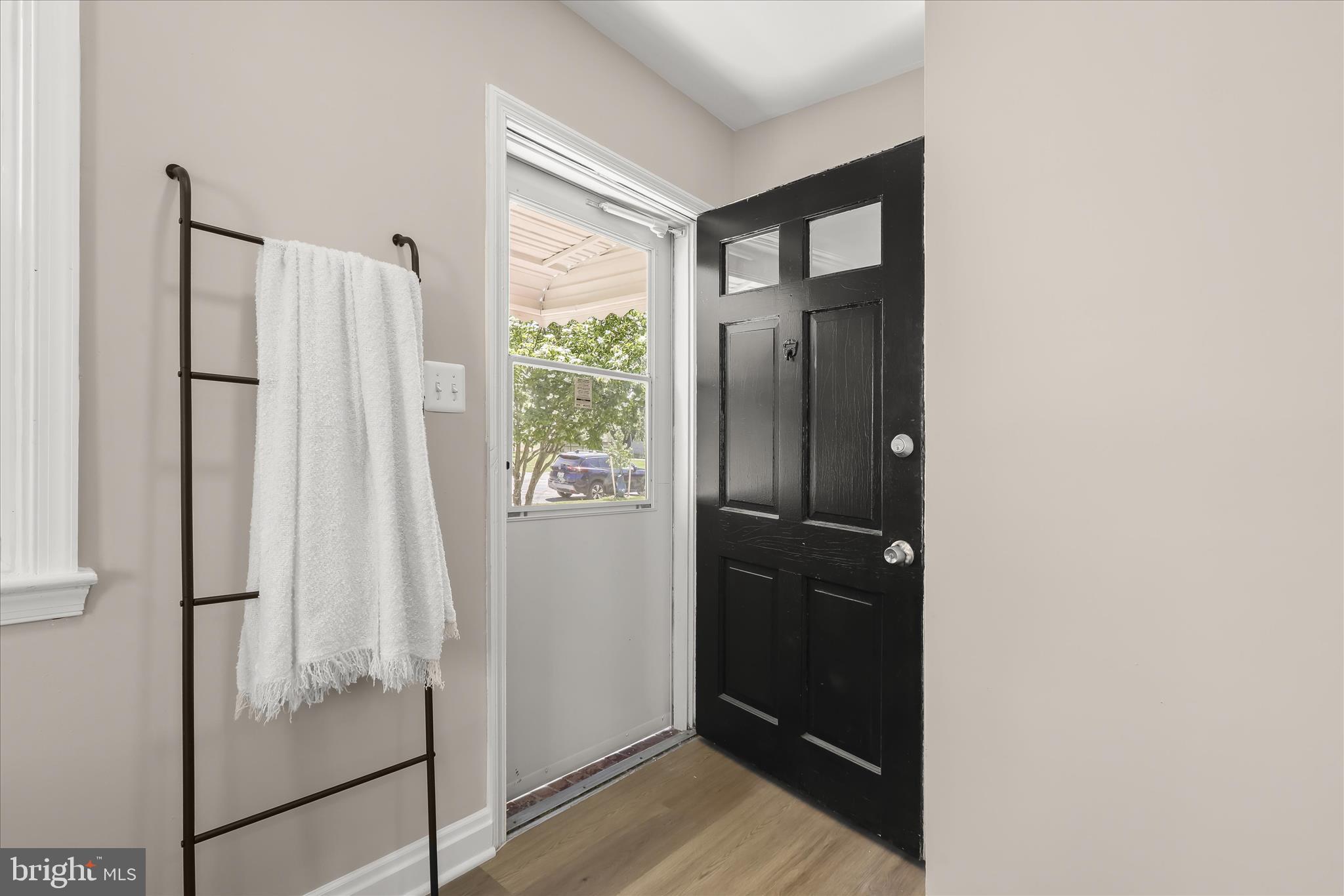 LARCHMONT MANOR - Residential